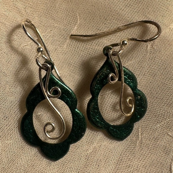 Fish hook earrings Green scalloped teardrop with silver swirl accent - Picture 1 of 4